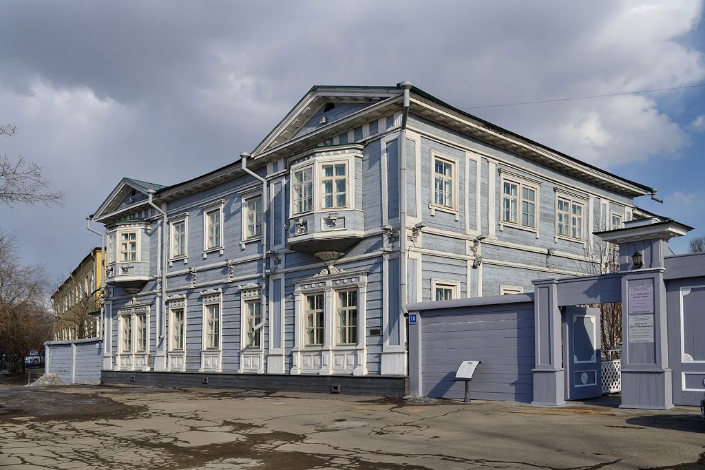 10 декабря 1985 года в Иркутске для посетителей открылся историко-мемориальный музей «Дом-усадьба декабриста С.Волконского»