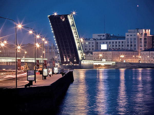 Почти 1700 раз разводили мосты Петербурга в 2017 году