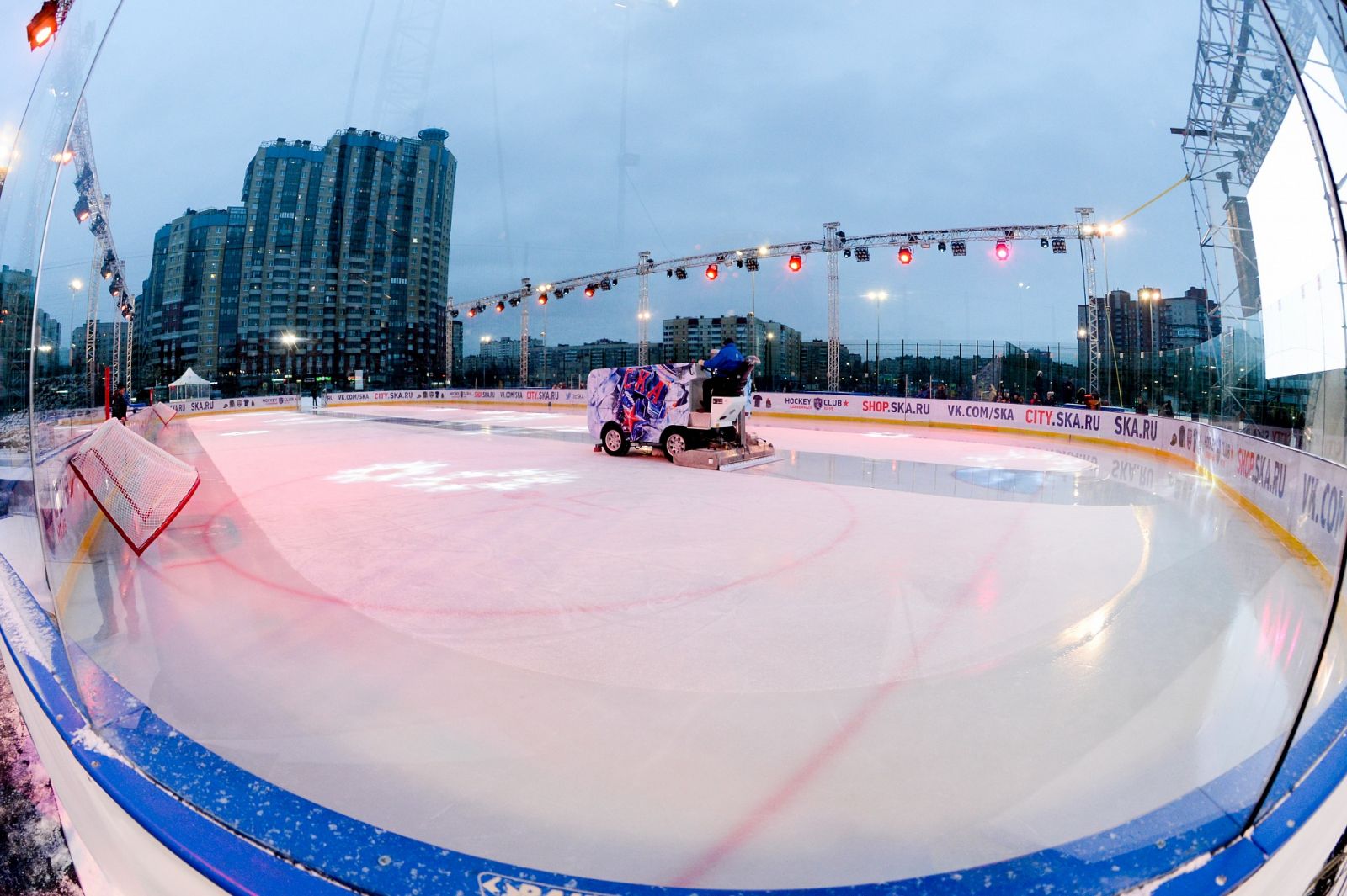 Где покататься на коньках, если на улице плюс: 6 крытых катков Санкт-Петербурга
