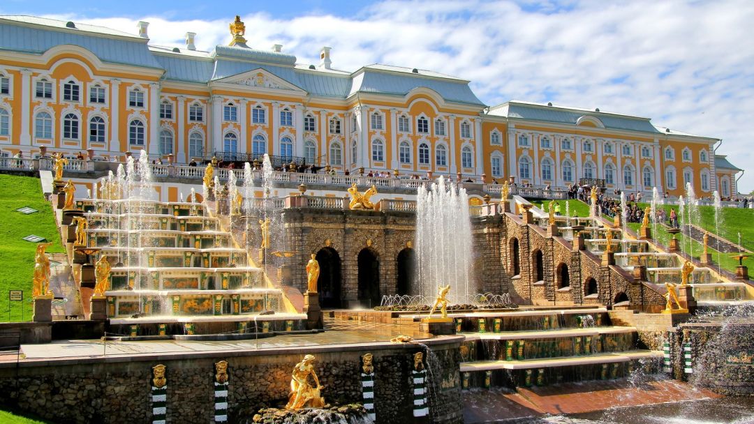 Дворцы Петергофа: цены, описание, режим работы