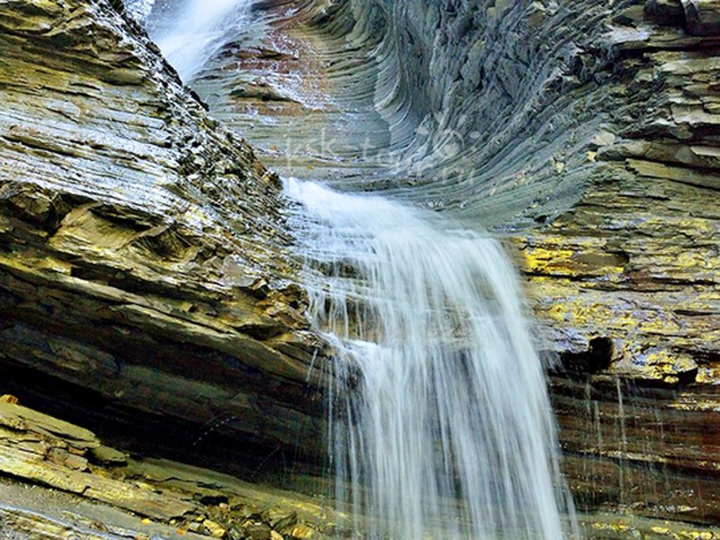 Водопад "Слезы Лауры"
