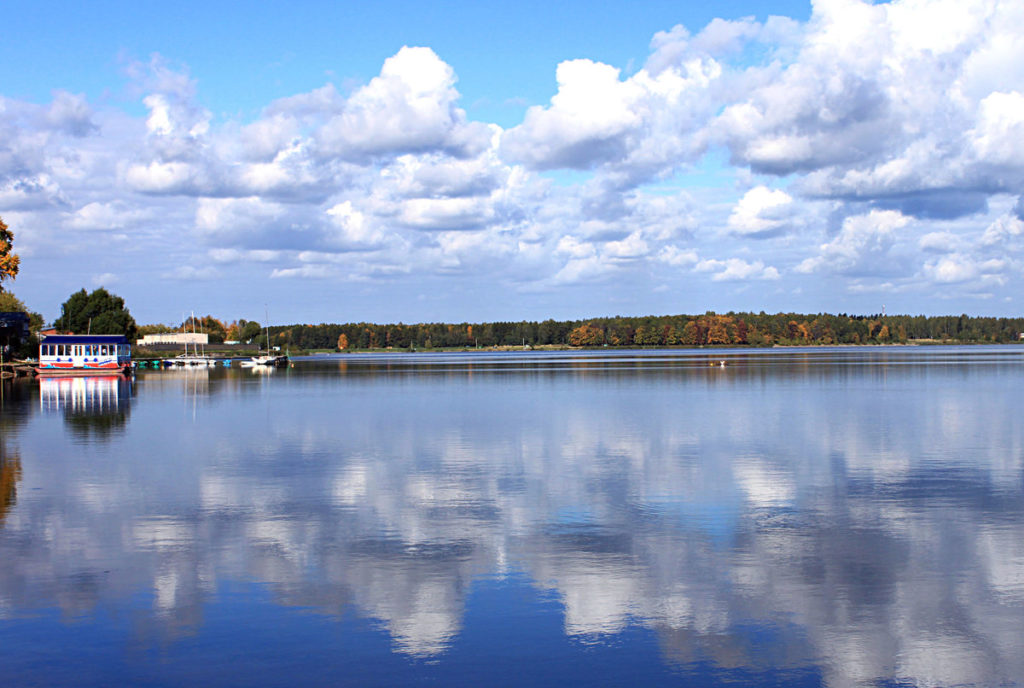 Озера Подмосковья: 10 лучших мест для рыбалки и отдыха на природе