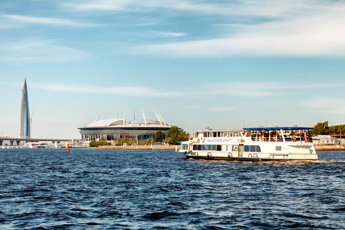 Экскурсии по каналам, рекам и Финскому заливу в Санкт-Петербурге