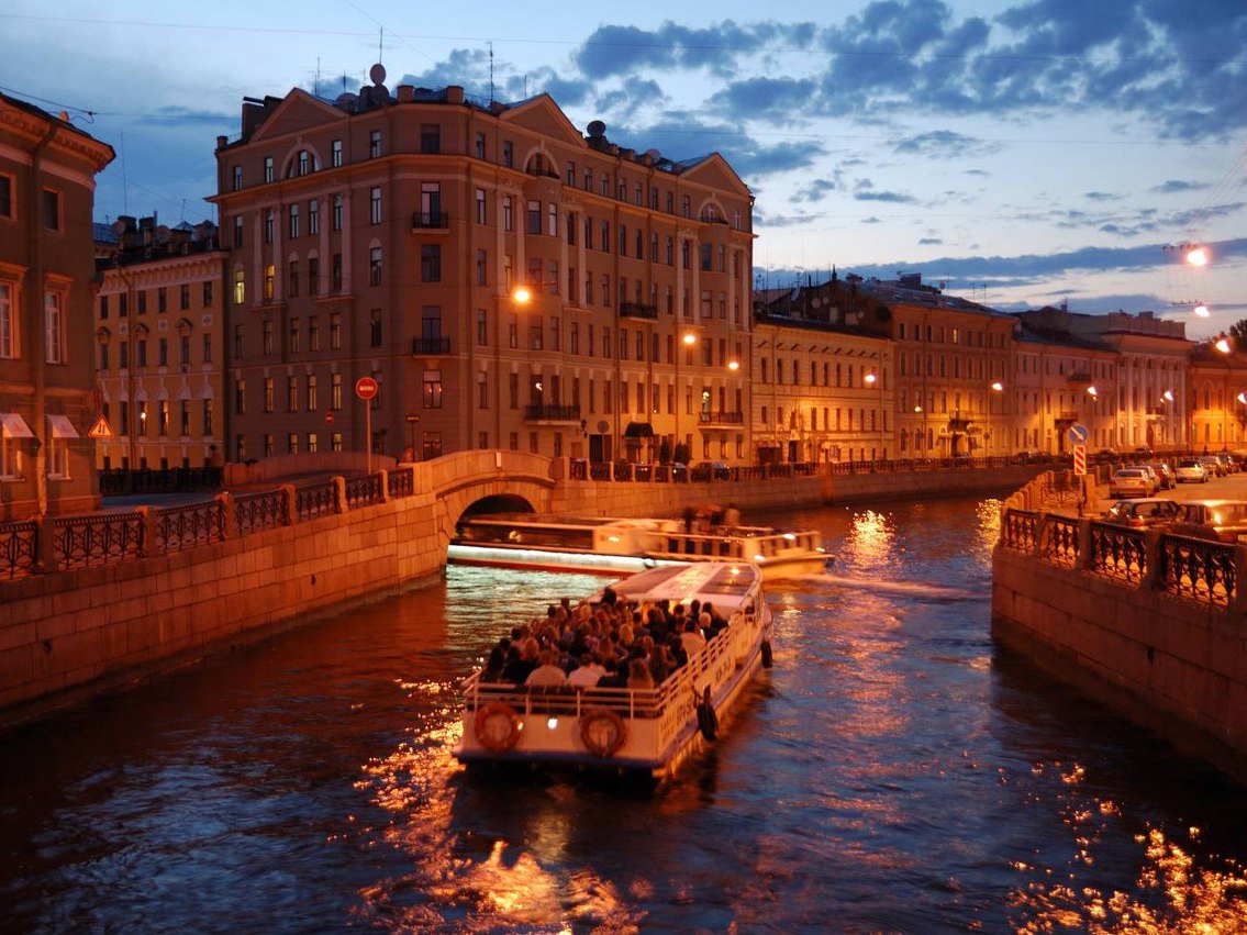 Экскурсии по каналам, рекам и Финскому заливу в Санкт-Петербурге