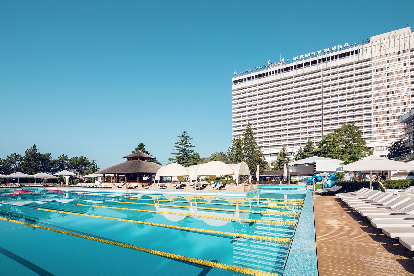 Лучшие отели Сочи с открытыми подогреваемыми бассейнами